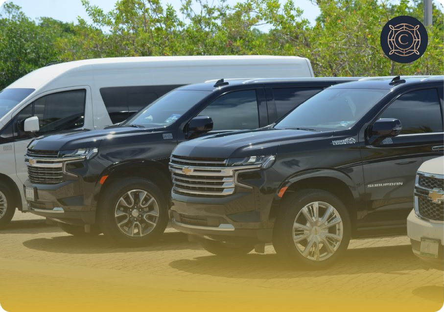 Chofer profesional de Private Chauffeur Cancún brindando servicio de transporte de lujo